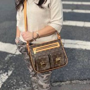 💎✨Authentic✨💎 Louis Vuitton Monogram Hudson GM Shoulder Bag